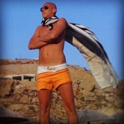 AleBelliCapelli's profile picture. Non sono mica a posto sai: ho evidenti problemi di Milanismo, faccio il meno possibile e canto Rino Gaetano a tempo guadagnato.