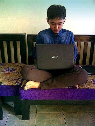 Hello . My Name is Aditya Juliansya , I am 16 years old now , I like playing my computer .. Because my Computer make me happy (: