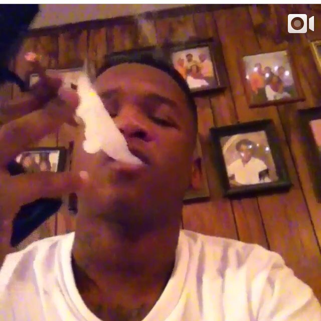 my lil niggas with da shit dont play around 4⃣0⃣0⃣
