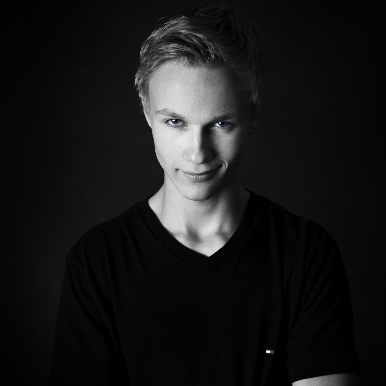 stijnversteeg's profile picture. Producer from the Netherlands. Signed at BMG Talpa Publishing. For contact: tyromaniac@live.nl