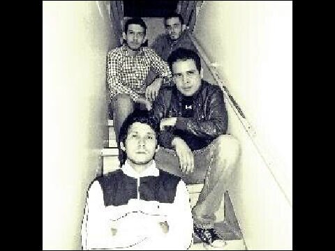 Indie Rock Band. Carlos: Voz / José: Guitarra Líder / Willians: Guitarra Rítmica / Ramón: Bajo / Daniel: Batería.