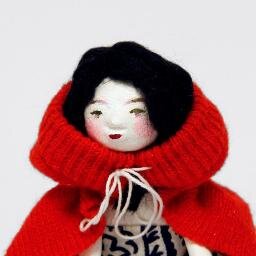 I'm a visual artist and a dollmaker from Florence, Italy. I am inspired by paintings, vintage fabrics, and by natural and urban landscapes.