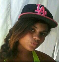 S --sincera
A --alegre
R --realista
A --amiga