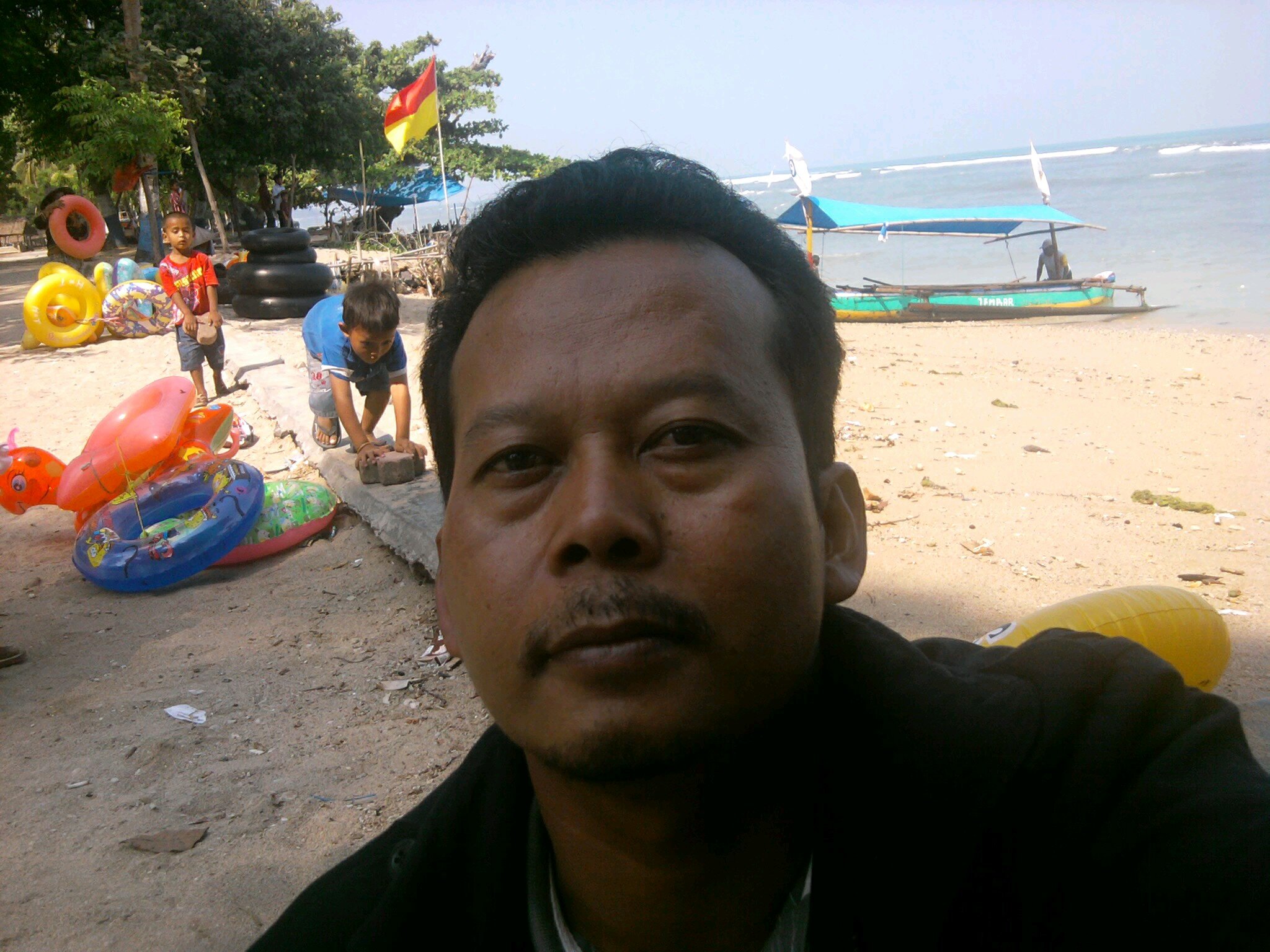 Anam  lahir di Smd 20 Mei , Dari Sumedang Selatan Bekerja di Jakarta.
