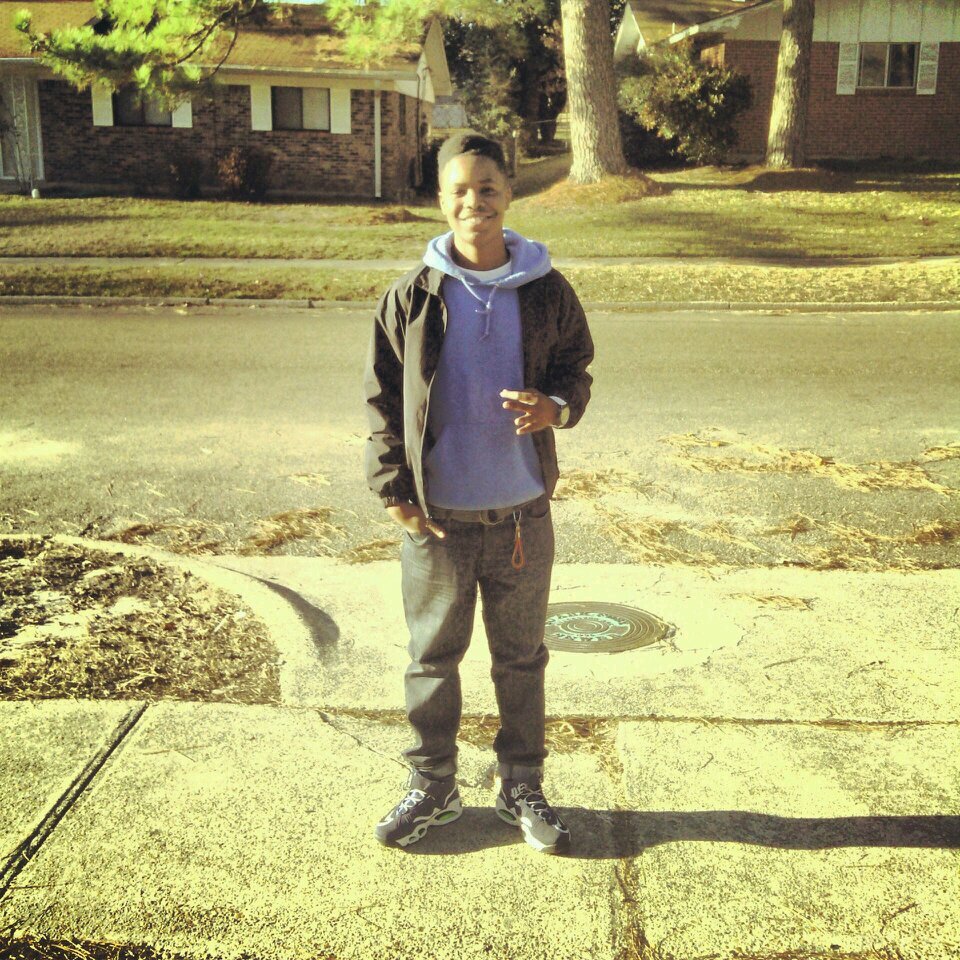 God first .  basketball is life  , love to dance  .  like to meet new people so follow  ! like to joke around too .