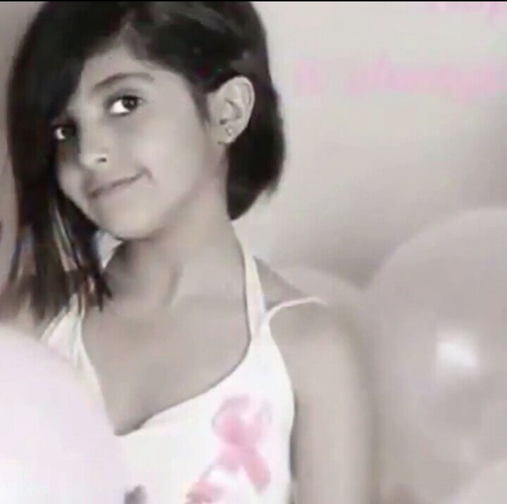 ‏‏•إنآ إنسآنه دائماً مبتسمه أضحك كثيراً ولاأبالي لشيء آسامح كثيراًاتظاهربتجاهل كل مايؤلمني لكن قليلون من يعلمون مابداخلي*قليلون جـــــداً••  * االخآآآص ممنوع*