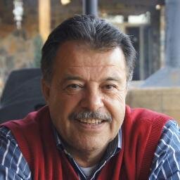 Ingeniero Consultor en construcción&puesta en marcha plantas
mineras&desaladoras; interesado en Política, Economía y RRHH. Teatro, cine, buena mesa, viajes