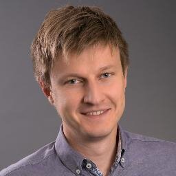 Zawodowo - pan od komunikacji. Tutaj zaś - prywatnie i rzadko kiedy poważnie.