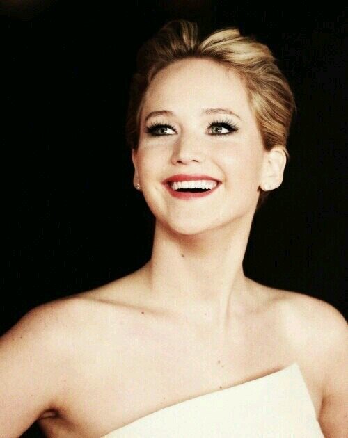 When I say Jennifer you say perfection. When I say Lawrence you say flawless. And when I say Jennifer Shrader Lawrence we can all fangirl.