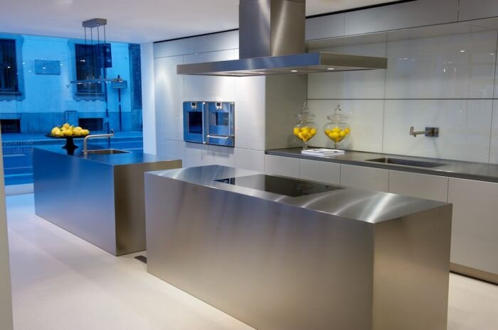 Somos Fabricantes de Equipos,Muebles y suministros en Acero Inoxidable.. Mantenimiento y Reparaciones (0412) 7401557