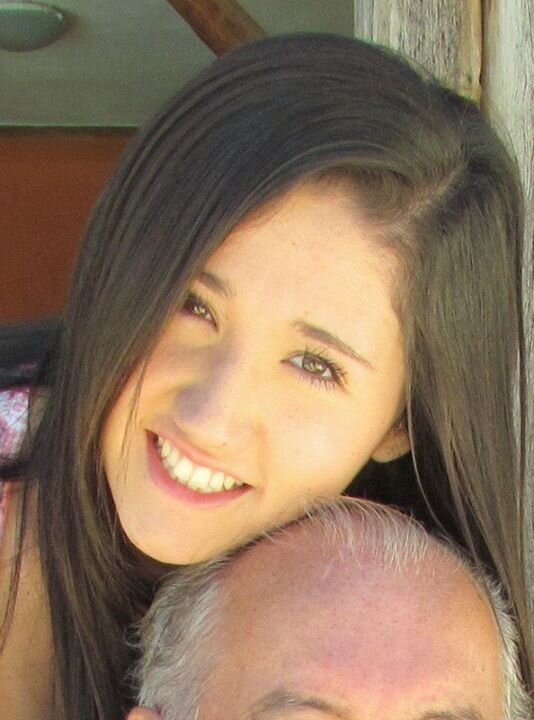 Te muda. Te encontra. Te transforma. Te alegra. Te faz viver. Te restaura. Te purifica. Te ama. E esse alguém é Jesus.