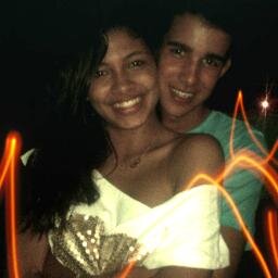 Sou uma menina sonhadora, talentosa e amiga , que sempre estará do lado do amigos que eu ver que são os verdadeiros.