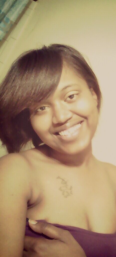 21 , Hard Working Mommy Of A Beautiful Daughter ... She Is My Life !