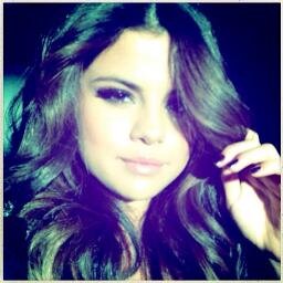 I love Selena Gomez and twitter did this to show my love for her. But I'm Brazilian. Sou Brasileira.