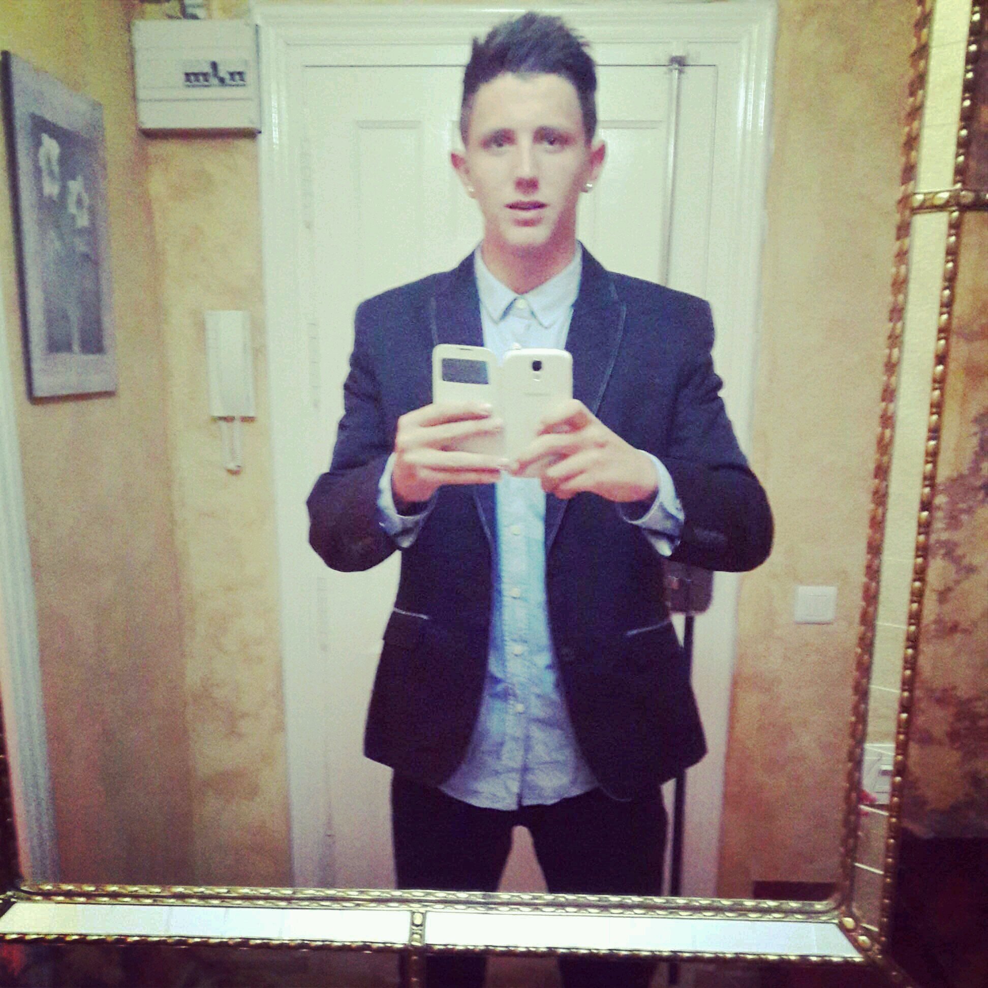 Maxfields14's profile picture. Official twitter of Max Fields, centre-back for Atlético Benamiel , live, eat and dream football !