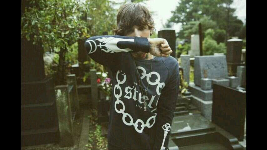 I'm lost.
Nobody knows how I feel inside.