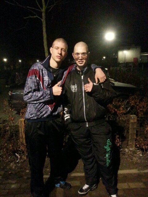 Hardcore 4 life. je leeft maar een keer dus party on.