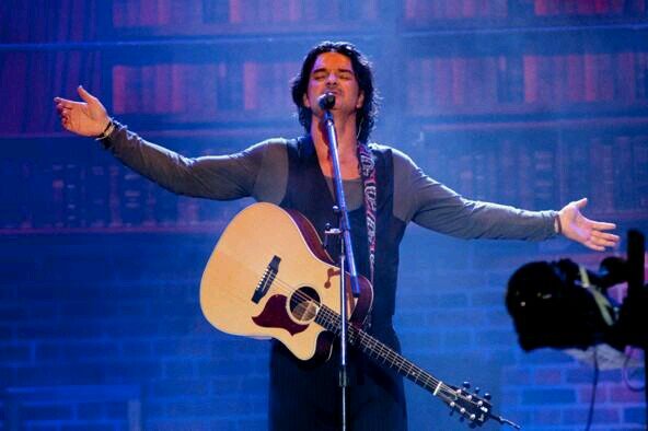 Soy una chica enamorada y super fan de Arjona// Da fav y RT a los tweets que te gusten