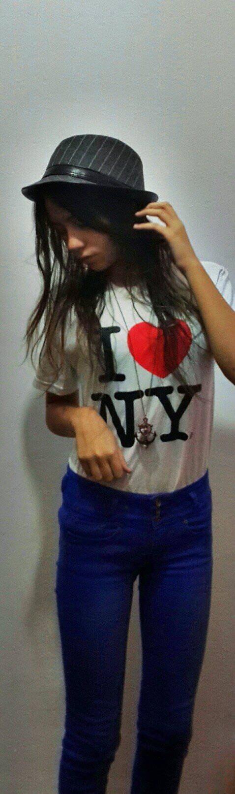 hey my name is roni ♡ im 14 years old. I love the life ☆☆please help my to get 400 followrs and feel free to follow me I follow back♡smile4ever♡