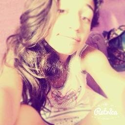 amanditazevedo's profile picture. Pessoas perfeitas não mentem, não brigam, não erram e, principalmente, não existem.