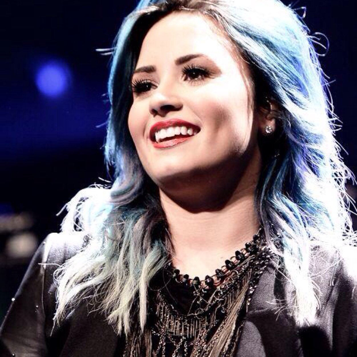 free follow bc i love you!Go and follow @lovaticboy_0 he give you the free dollow ily