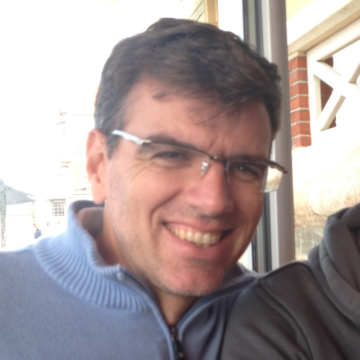 manicale's profile picture. Passionné par les métiers de l’automobile, par tous les sports de glisse