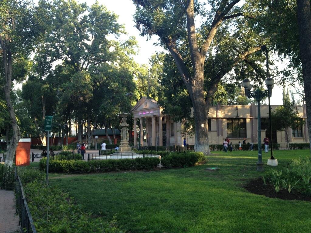 Amigos, vecinos y visitantes del paseo más visitado y  emblemático de Coahuila: La Alameda Zaragoza de Saltillo. Cuidémoslo y conservémoslo en su belleza