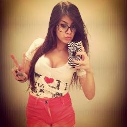 Mulher não é Puta, se ela esta solteira ela tem direito de ficar com quem ela quiser !