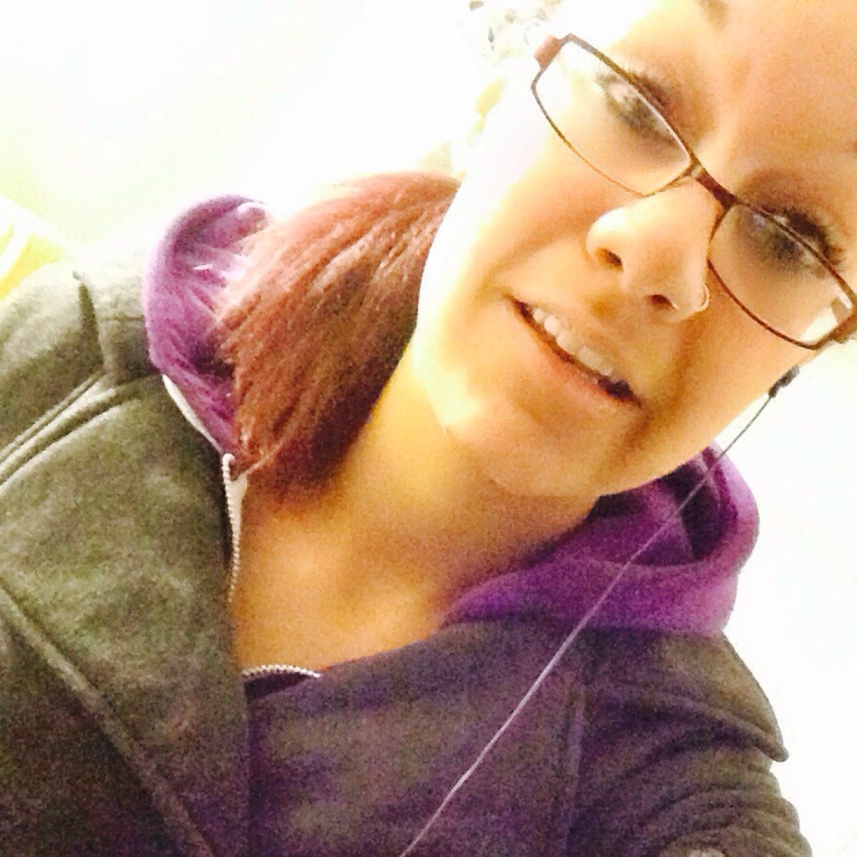 AlishaEanor's profile picture. make dat follow button blue , don't like me get in line with the other bitches waiting for me to care