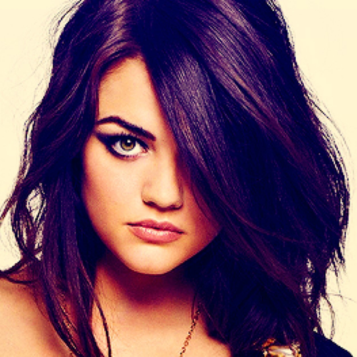 I love r5 and lucy hale soo much