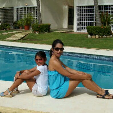 lisbethmartinv's profile picture. Tras mucho buscar, un día se miró al espejo y  encontró la persona que la haría feliz  el resto de su vida.   Medina