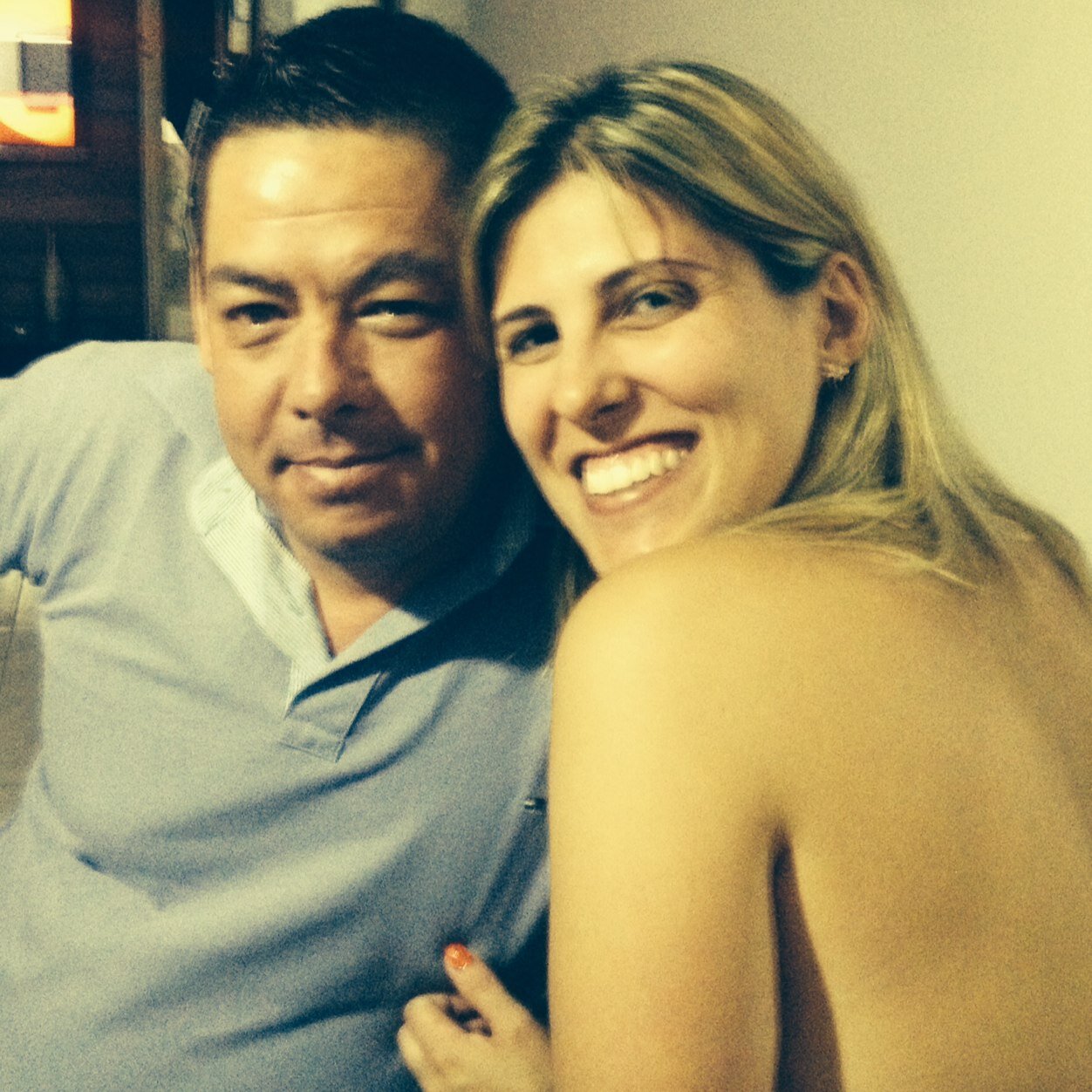 *...* 
Com jeito de mulher e olhar de menina'
