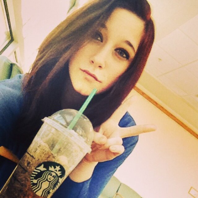 AlexisLegg's profile picture. 18 | Demi Lovato | coffee | Taco Bell | @ashcash_42