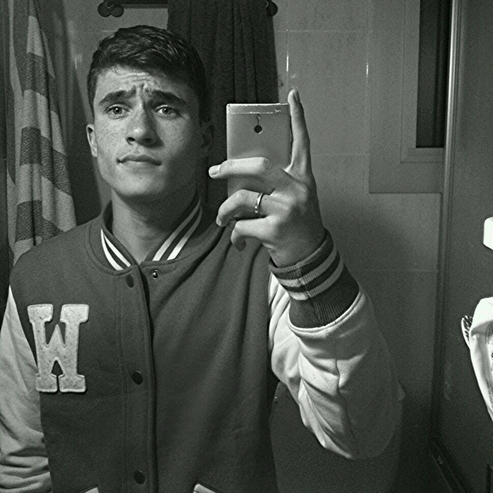 15.- Si te sigo es porque me caes bien o porque me das FAV'S, si me caes mal, ajo y agua:3