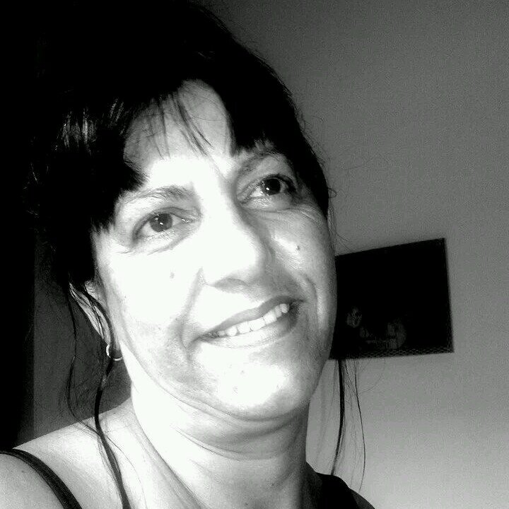 Amo a vida, minha família, meus filhos.
Adoro dançar, fazer a amigos, viajar e viver, viver...