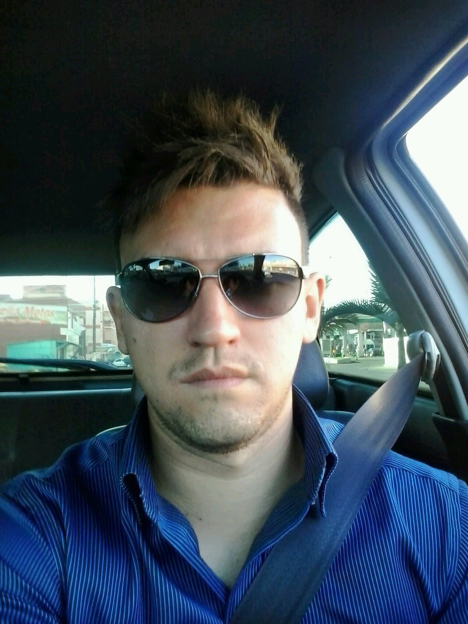 Não me dêem fórmulas certas,porque eu não espero acertar sempre.Não me mostrem o que esperam de mim,porque vou seguir meu coração.Não me façam ser quem não sou!