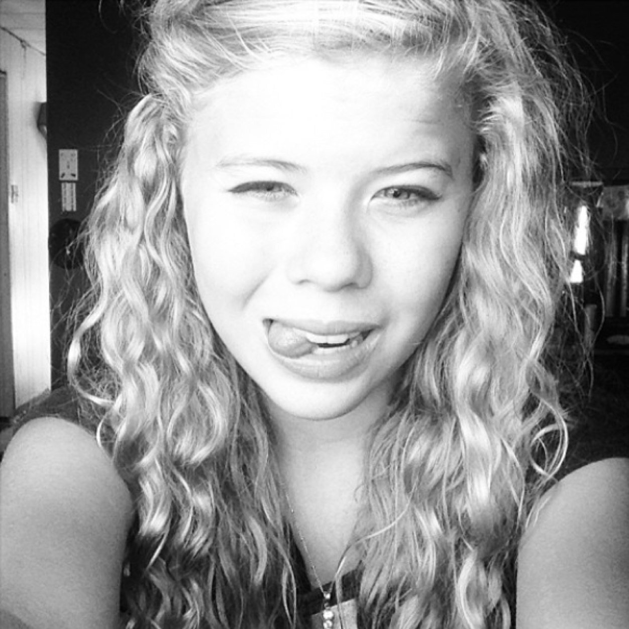 Hai I'm Hallie! DIRECTIONER!! THEY ARE MY LIFE, I LOVE YOU GUYS!!!!! :) 13 years old! I'm always hungry!! I'm in love..... With foooood!!!