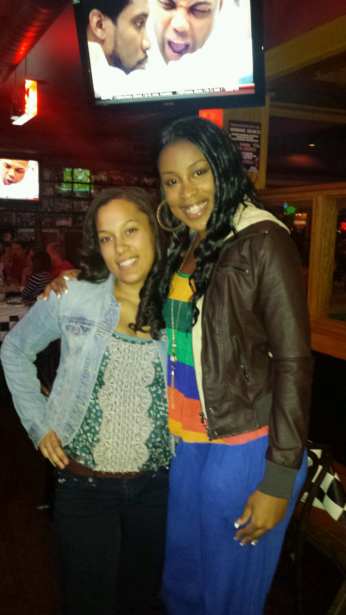 dejuenae's profile picture. I'm light skinned and ratchet #atthesamedamntime :) follow my twitter husband @speedy_amara