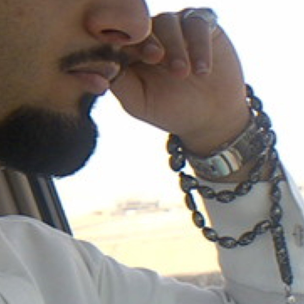 ماهو بذنبي كان عندي ملايين!ربي وهبني مال حرق عليه!يامن يصافيني ع العسر واللين!واعطيه ما تملك مقاضب يديه!
                      (مفضلتي بقلمي)