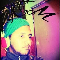soy un joven cantautor q sueña con que algun dia el mundo baile y cante mi musica