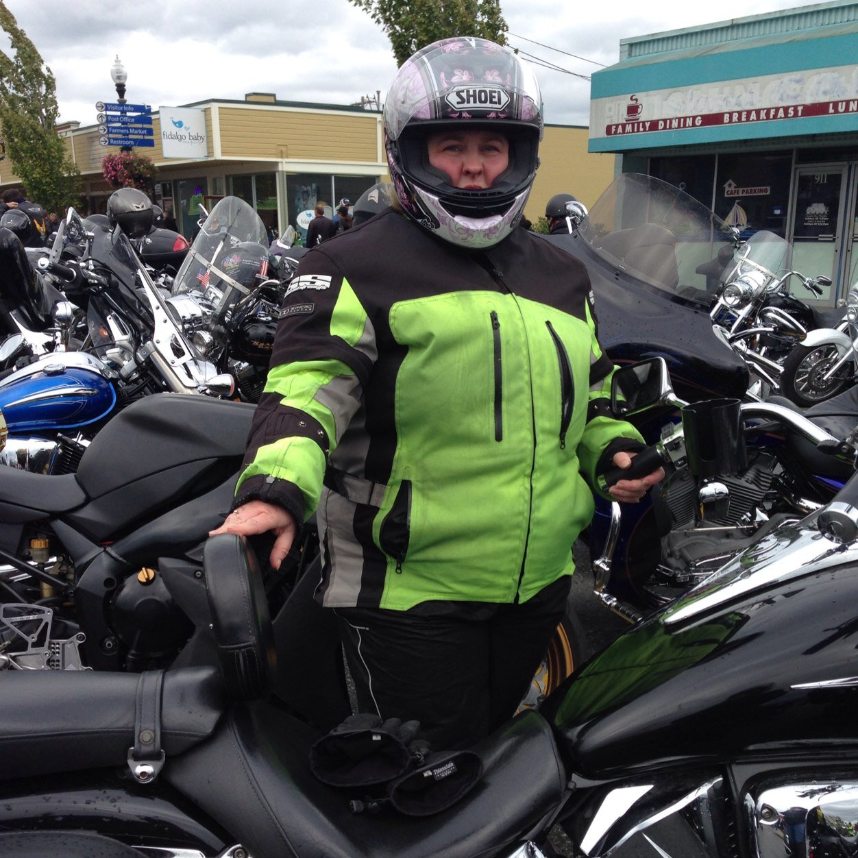 monicaposty's profile picture. 