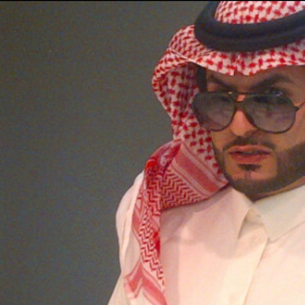 - لو تعمقنا تعبنا...لو تجاهلنا نعيش