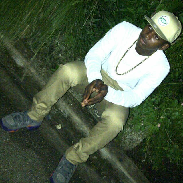 Follow me and I will surely follow bck !!!Football is magical (love eat sleep ) football !!! Chelsea fc