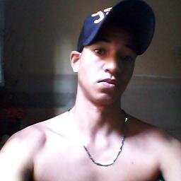 gosto de praticar esportes e sair para festa com os amigos e alem disso conhecer novas pessoas