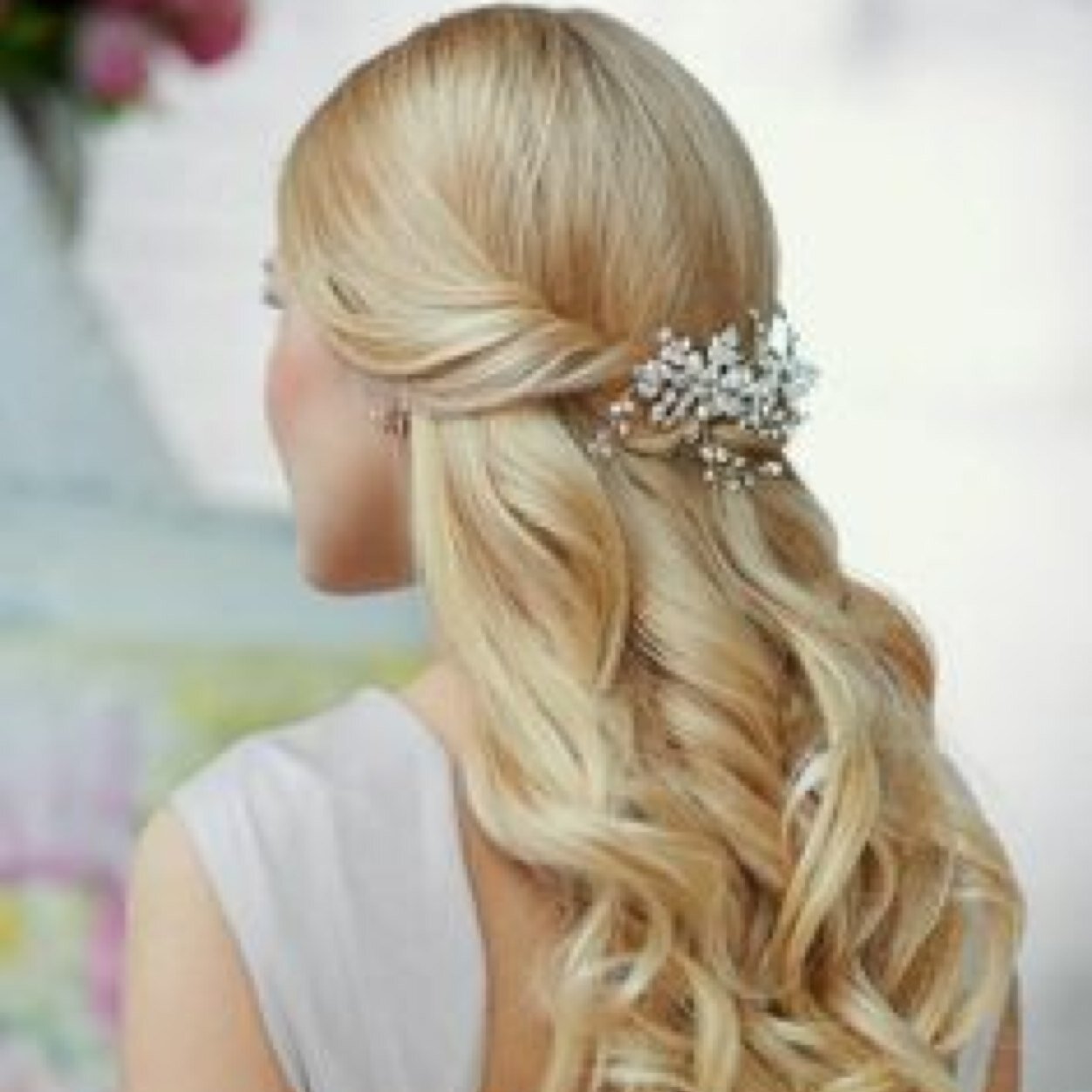 newlywednearly's profile picture. 