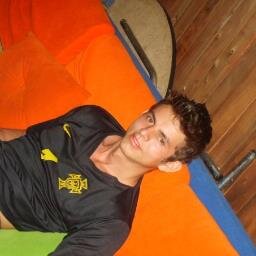 r_r_001's profile picture. 