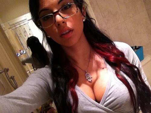 FilideNewbond's profile picture. I just want you to be here, be with me, hold my hands and make me feel better.