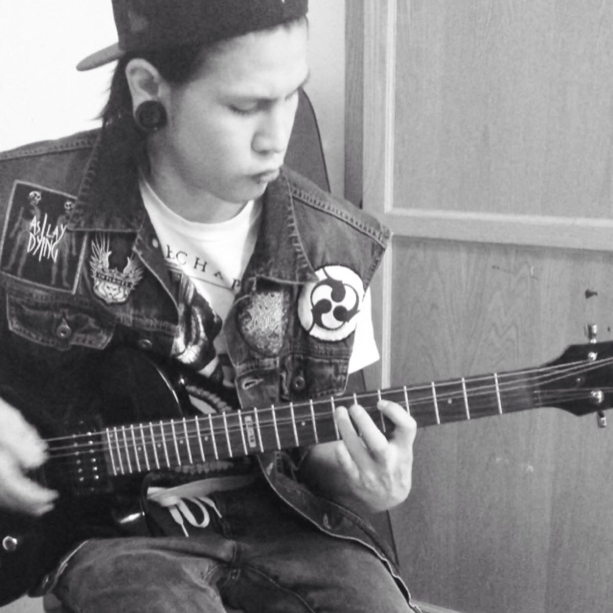 tyelavallee's profile picture. I'm tye lavallee i play guitar, listen to heavy fucking metal, skate, shotgun beers, get buck, smoke darts..wanna know just ask #THUNDAHAWK