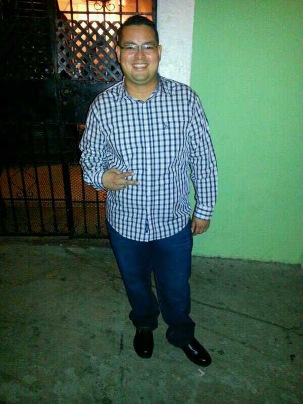 Licenciado en Admon. de Empresas Marítimas, buen amigo, buena gente, divertido y alegre. Sin sacrificio no hay victoria.