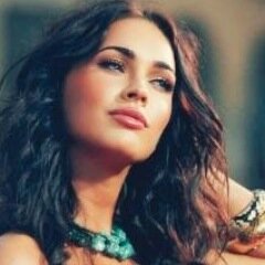 OhWomanCrush's profile picture. Follow for you daily dose of stunning woman crushes